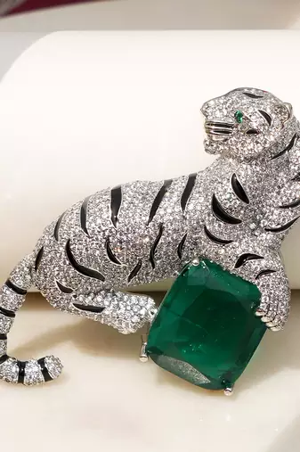 Silver plated green stone crouching tiger brooch