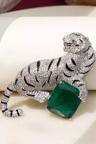 Silver plated green stone crouching tiger brooch