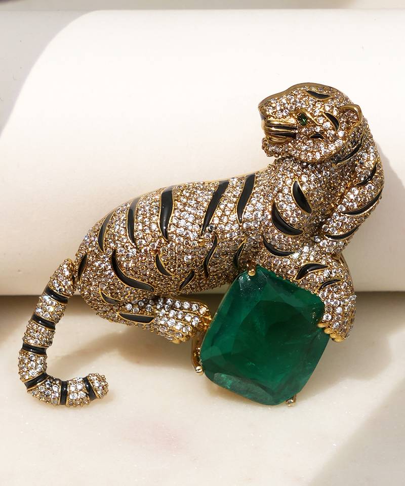 Gold plated green stone crouching tiger brooch