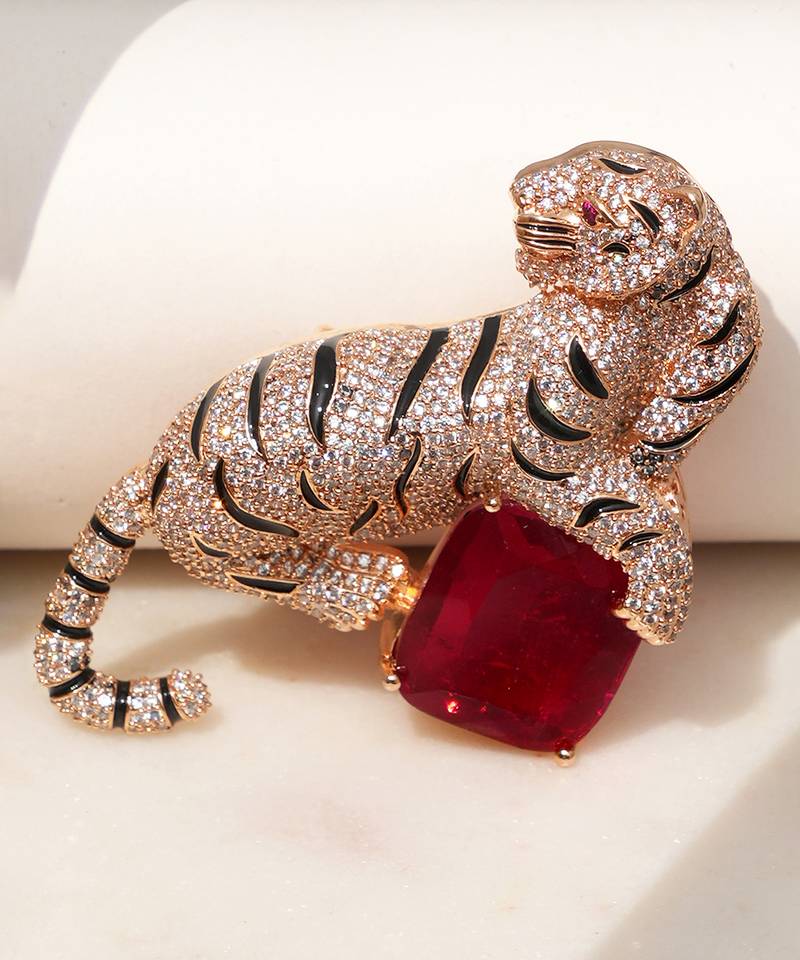 Gold plated red stone crouching tiger brooch