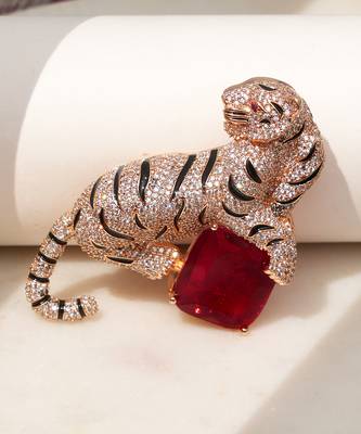 Gold plated red stone crouching tiger brooch 2