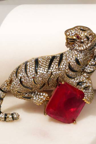 Gold plated red stone crouching tiger brooch