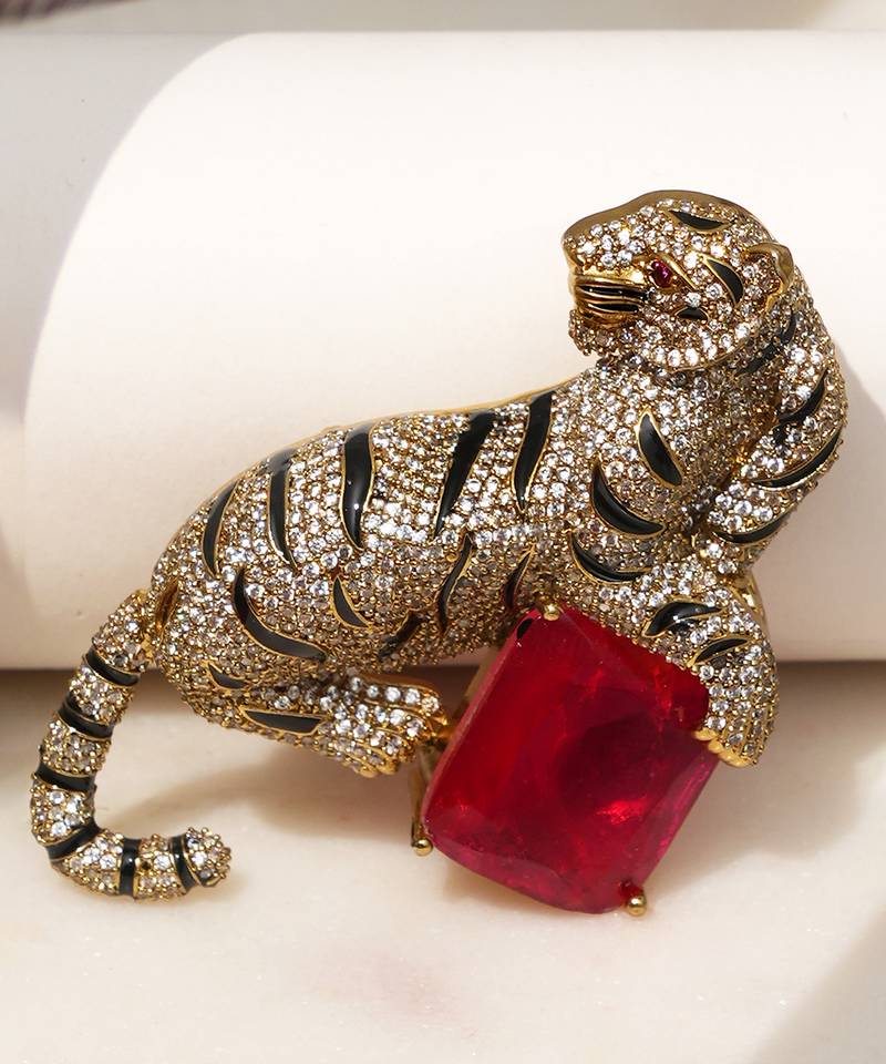 Gold plated red stone crouching tiger brooch