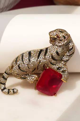 Gold plated red stone crouching tiger brooch