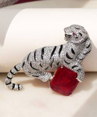 Silver plated red stone crouching tiger brooch 1