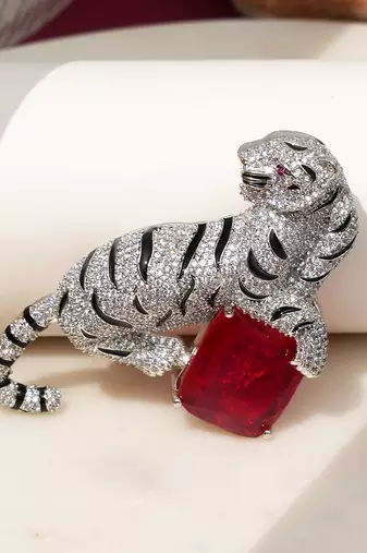 Silver plated red stone crouching tiger brooch
