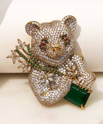 Gold plated emerald green stone bear motif brooch 1