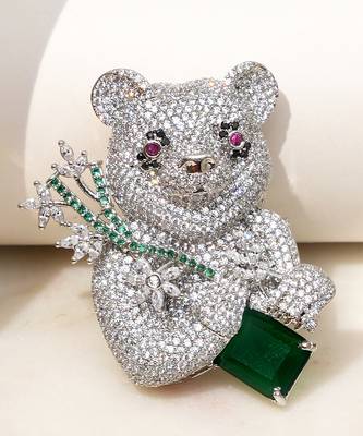 Silver plated emerald green stone bear motif brooch 1