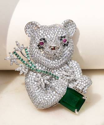 Silver plated emerald green stone bear motif brooch 2