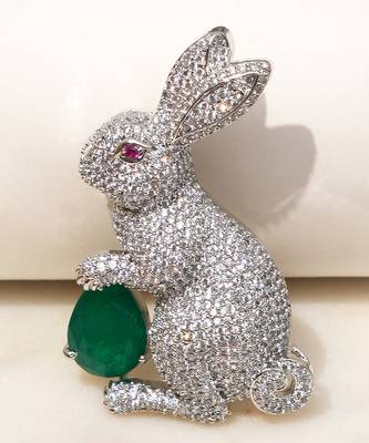Silver plated green stone rabbit motif brooch 1