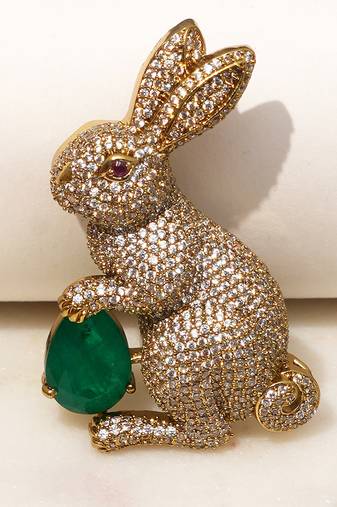 Gold plated emerald green stone rabbit motif brooch