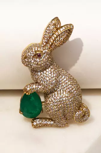Gold plated emerald green stone rabbit motif brooch