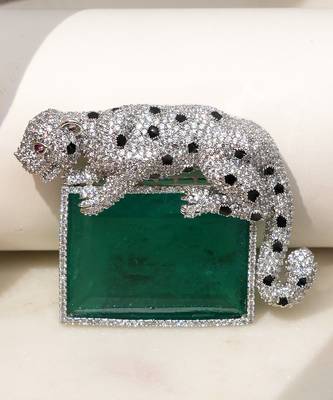 Silver plated green stone crouching leopard brooch 1