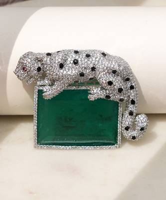 Silver plated green stone crouching leopard brooch 2