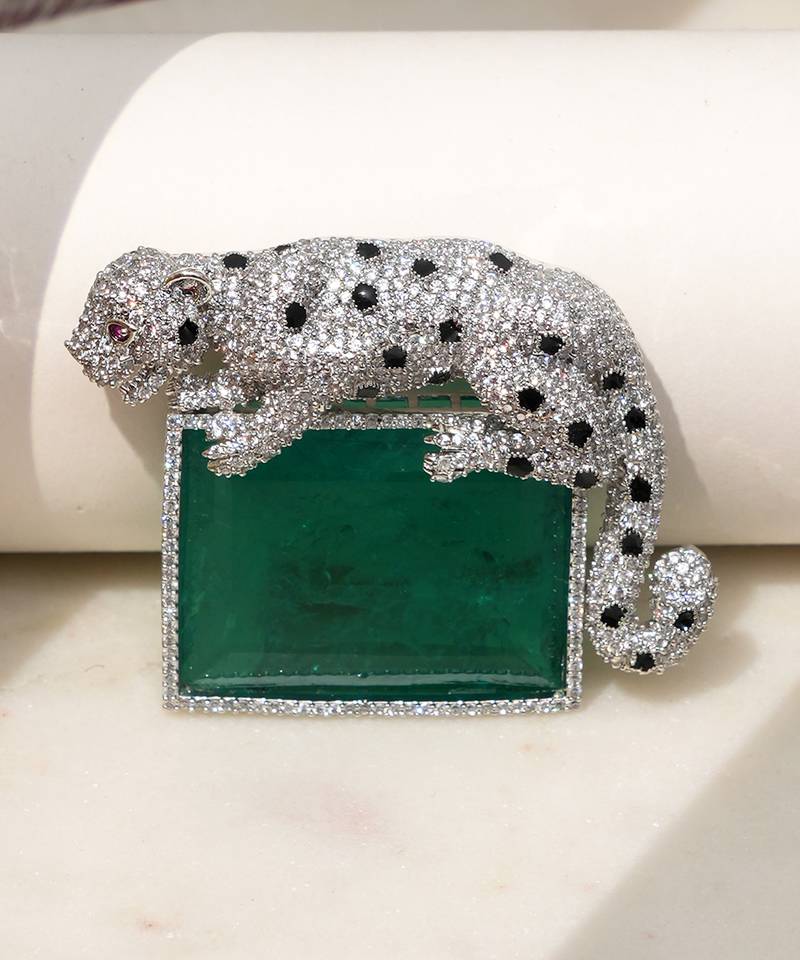 Silver plated green stone crouching leopard brooch