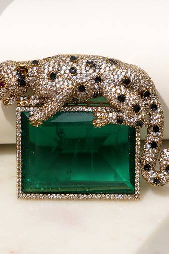 Gold plated emerald green stone crouching leopard brooch