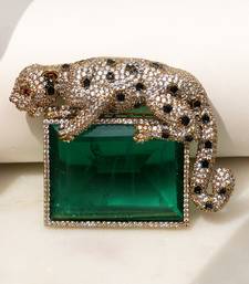 Gold plated emerald green stone crouching leopard brooch
