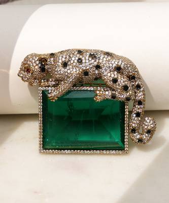 Gold plated emerald green stone crouching leopard brooch 2