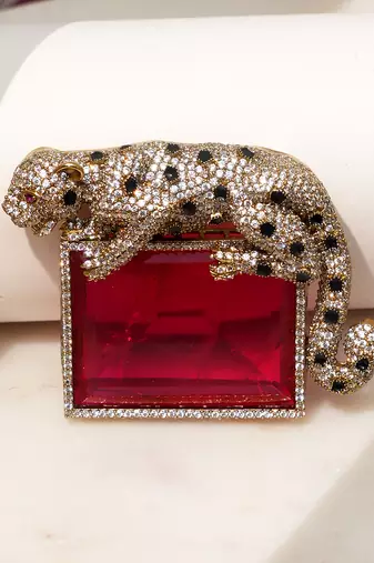 Gold plated ruby red stone crouching leopard brooch