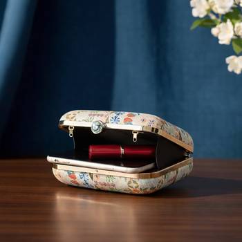 Graphic printed box clutchbag for women with detachable strap 3