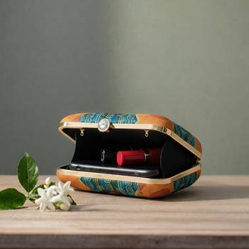 Graphic printed box clutch bag for women with detachable strap 3