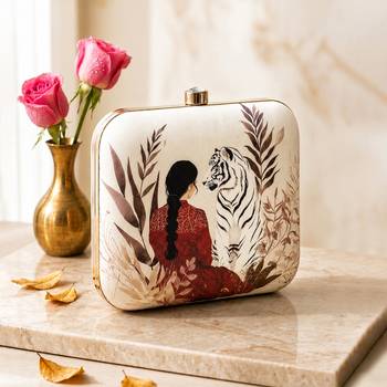 Lady with white tiger printed box clutch bag for women with detachable strap 2