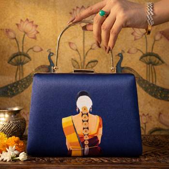 Women’s portrait printed clutch bag detachable chain strap 1