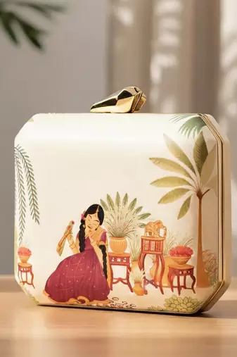 Vintage courtyard printed clutch bag for women with detachable strap