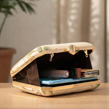 Vintage courtyard printed clutch bag for women with detachable strap 3