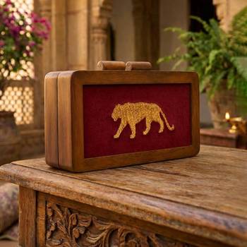 Elegance golden jaguar wooden clutch bag for women with detachable strap 2