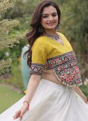 White & Yellow Gamthi Embroidered Foil Print Rayon Flared Lehenga Choli Set 3
