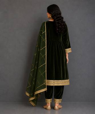 Bottle green embroidered velvet kurta set 3
