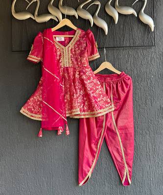 Magenta pink embroidered chanderi kurta set 5