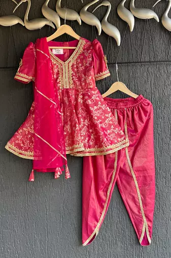 Magenta pink embroidered chanderi kurta set