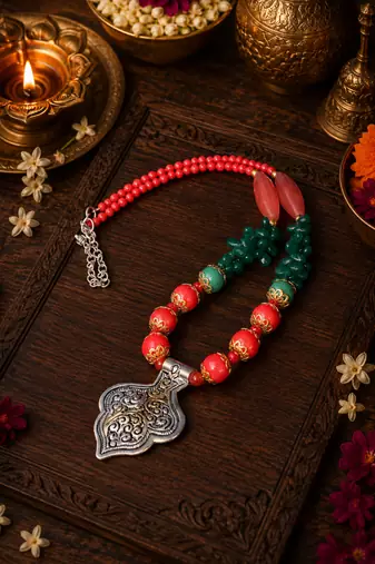 Royal heritage two tone beaded necklace