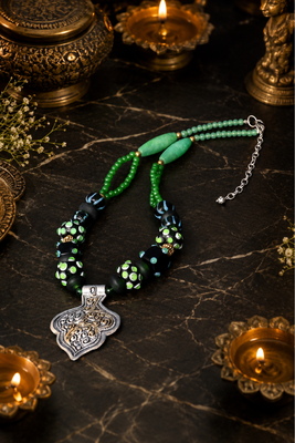 Handcrafted two tone pendant bead necklace 1