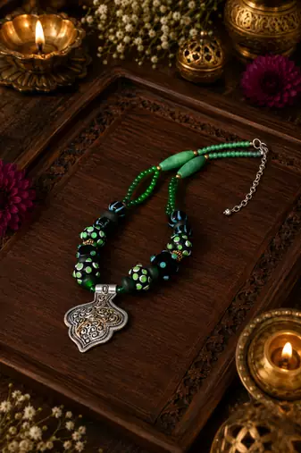 Handcrafted two tone pendant bead necklace