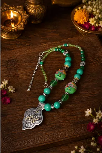 Traditional two tone beaded pendant necklace