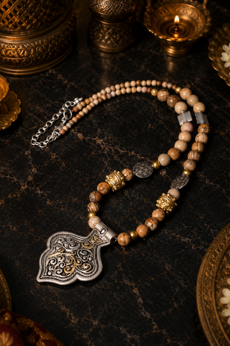 Elegant heritage two tone beaded necklace