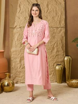 Women Ethnic Motifs Embroidered Regular Thread Work Kurta with Trouser 1