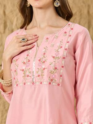 Women Ethnic Motifs Embroidered Regular Thread Work Kurta with Trouser 5