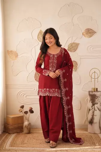 Red silk BLEND  embroidered kurta set with farshi pant suit
