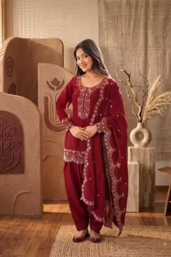 Red silk BLEND  embroidered kurta set with farshi pant suit
