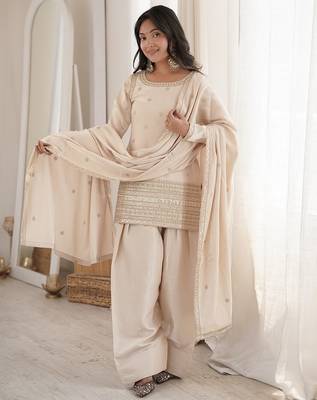 Designer cream ethnic kurti set with farshi pant & border dupatta 3
