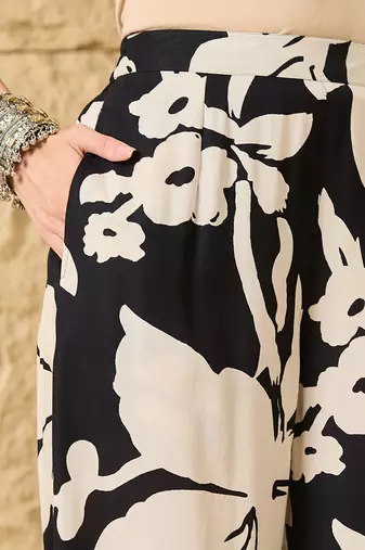 Women Floral Printed Regular Kurta with Palazzos