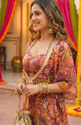 Purple kitschy print crop top and sharara set 5