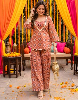 Brick red geometric print kurti crop-top sharara set 3