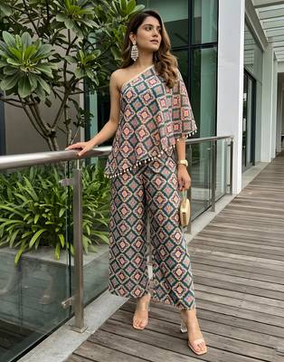 Forest green geometric one-shoulder co-ord set 1