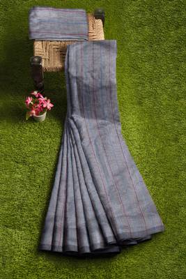 Grey striped cotton blend saree with blue pink pallu 4