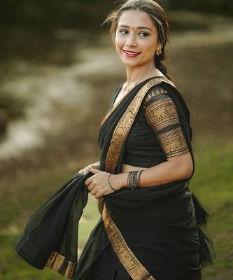 Women’s Black Saree with Golden Woven Border and Matching Blouse Piece 4